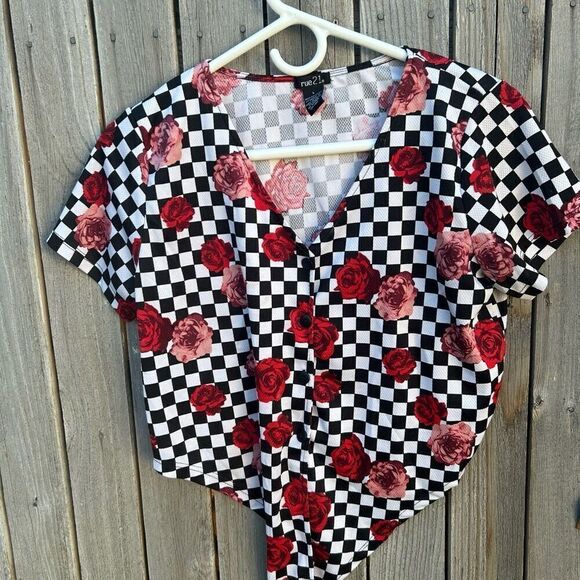 Rue21 floral short top with short sleeves size large - Picture 1 of 8